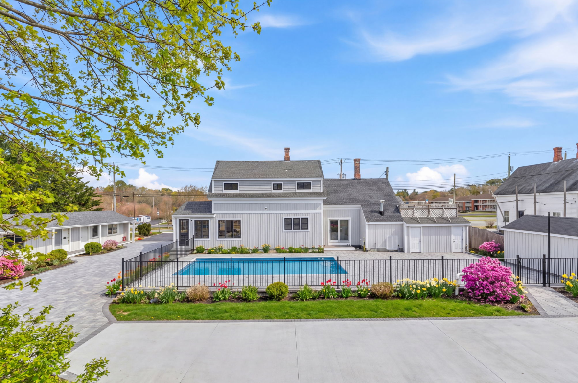 Dennis Port Surf Club Hotel